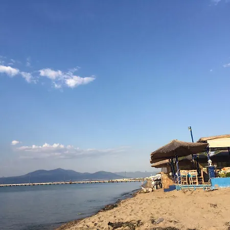By The Sea, Lejlighed *